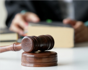 Le juge d'instruction a la pouvoir de saisir le juge des libertés et de la détention