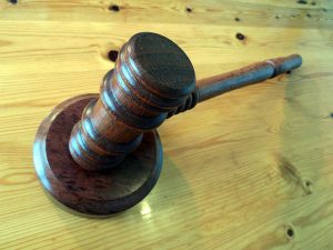 Le juge des libertés et de la détention intervient dans un tribunal