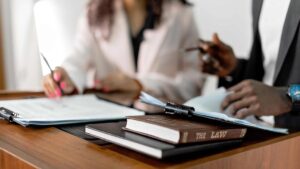 avocat avec sa cliente