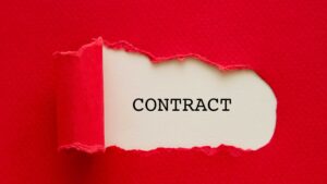 contrat écrit sur du rouge